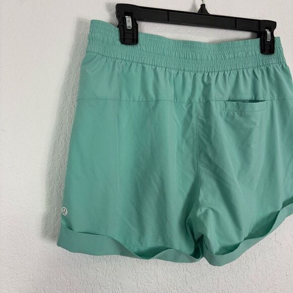 Lululemon Light Green Cuffed Athletic Shorts with Side Pockets - Picture 6 of 9